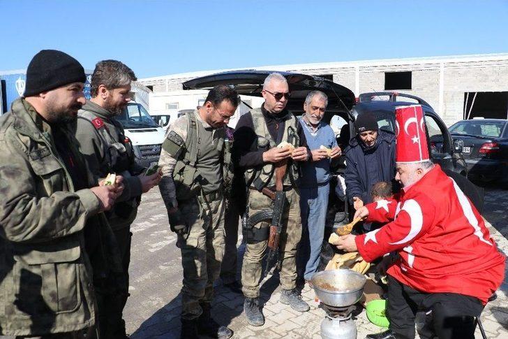 "ışıklı Tosun Paşa" Sınır Kapısında Askere Kavurma İkram Etti G2