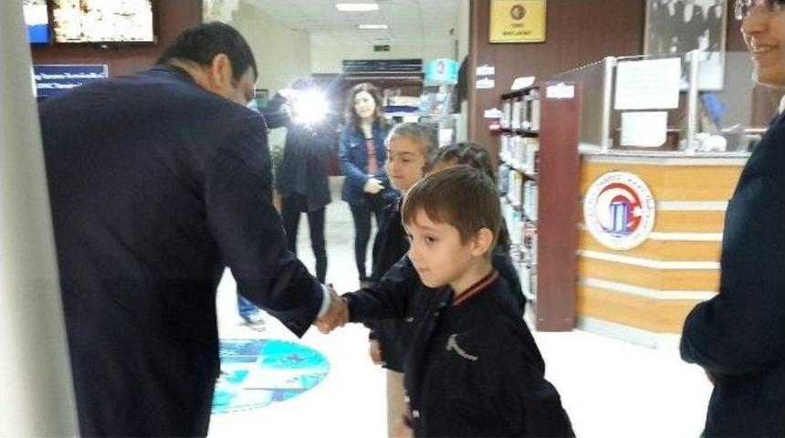 &Ouml;ğrencilerden &Ccedil;om&uuml; K&uuml;t&uuml;phanesine Destek