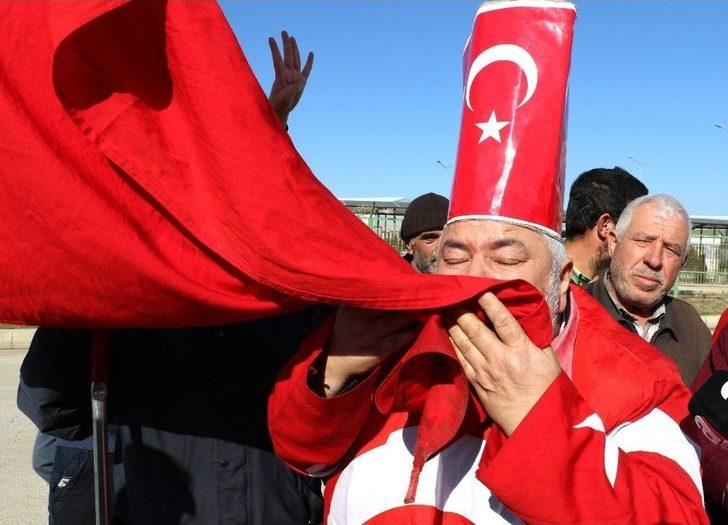 "ışıklı Tosun Paşa" Sınır Kapısında Askere Kavurma İkram Etti G5