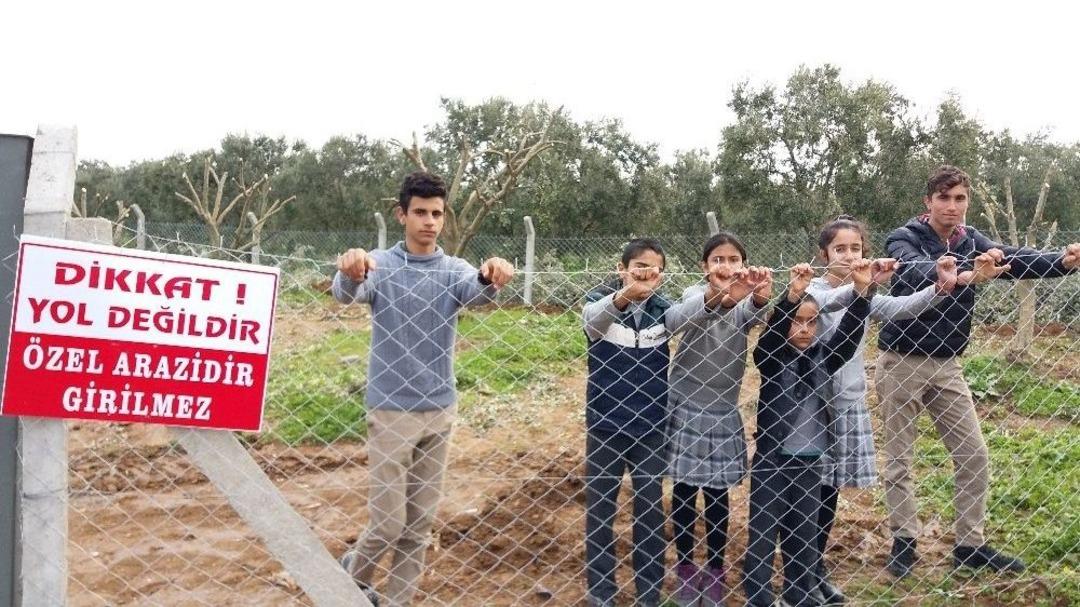 Tapulu Arazim Deyip Yolu Kapattı