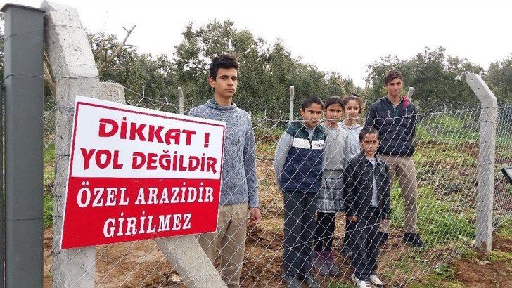 Tapulu Arazim Deyip Yolu Kapattı G1