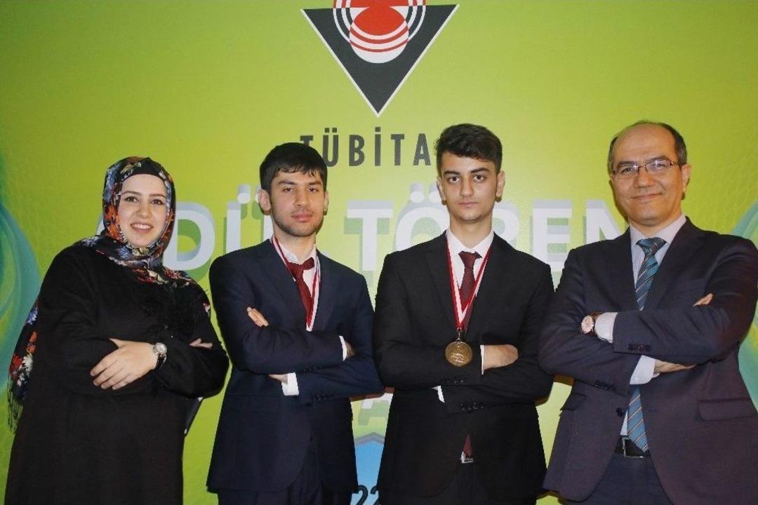 T&uuml;bitak&rsquo;tan İhlas Koleji&rsquo;ne İki Altın Madalya