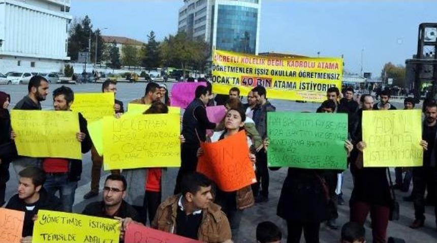 Atanamayan &Ouml;ğretmenlerden Diyarbakir'da Protesto