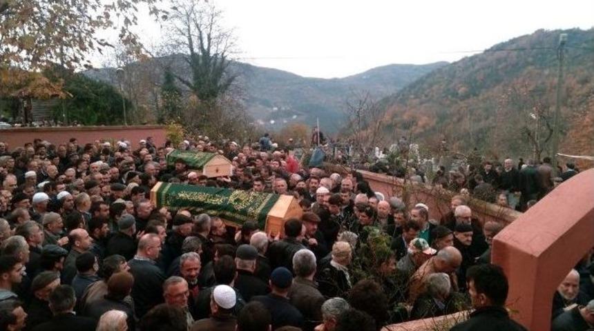 Kastamonu&rsquo;da &Ouml;ld&uuml;r&uuml;len 2 Kuzen G&ouml;zyaşları İ&ccedil;erisinde Defnedildi