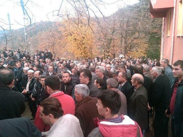 Kastamonu’da Öldürülen 2 Kuzen Gözyaşları İçerisinde Defnedildi