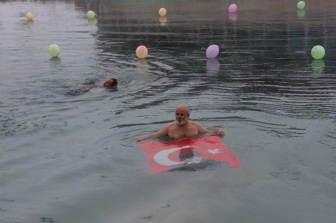 Herkes &Uuml;ş&uuml;d&uuml;, Onlar Y&uuml;zd&uuml;