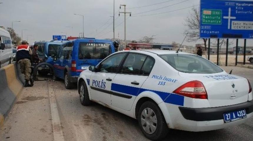 Gaziantep&rsquo;te Zincirleme Kaza: 2&rsquo;si Asker 5 Yaralı