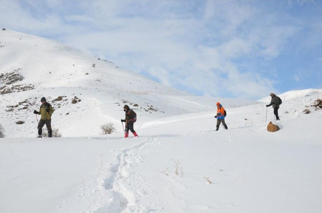 Y&uuml;ksekova&rsquo;nın Karlı Dağlarında Doğa Y&uuml;r&uuml;y&uuml;ş&uuml;