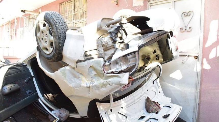 Otomobil Apartman Boşluğuna U&ccedil;tu: 3 Yaralı