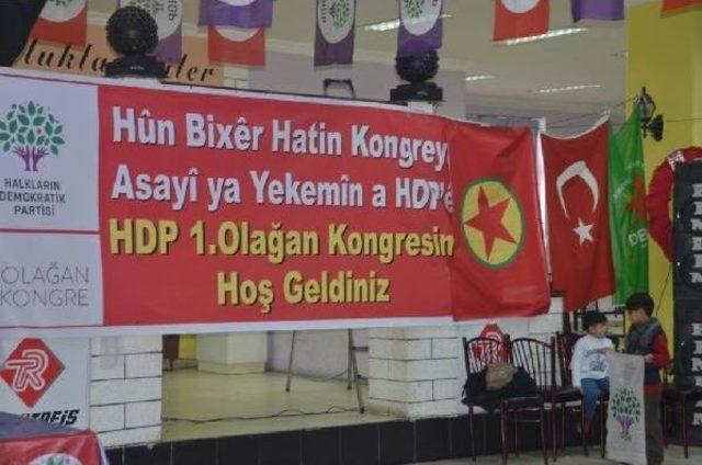 Hdp Kars Kongresinde Türk Ve Pkk Bayrağini Yan Yana Astilar