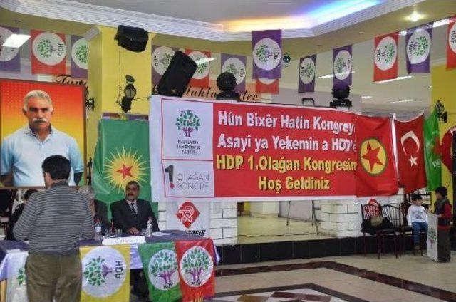 Hdp Kars Kongresinde Türk Ve Pkk Bayrağini Yan Yana Astilar