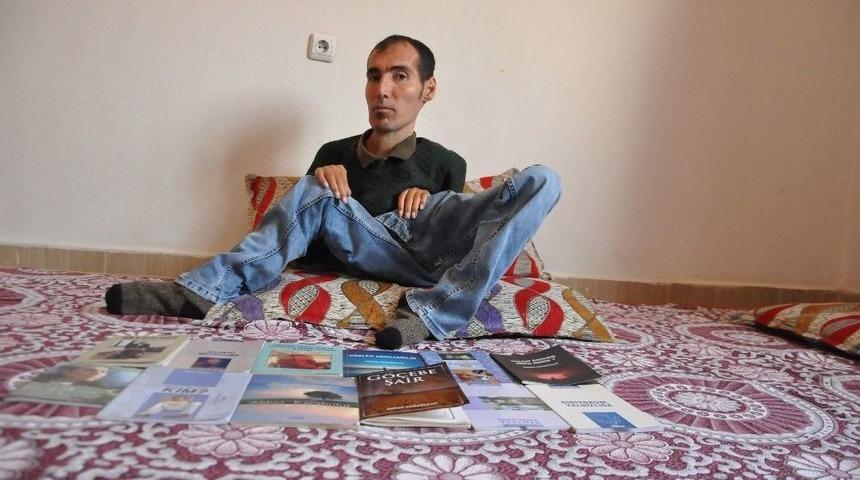 Okuma Yazma Bilmiyordu, Aşık Oldu 12 Kitap Yazdı