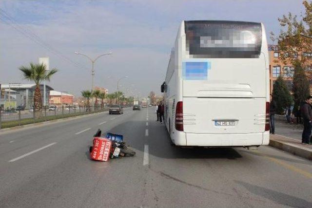 Otobüsle Çarpişan Motosikletli Kurye Öldü