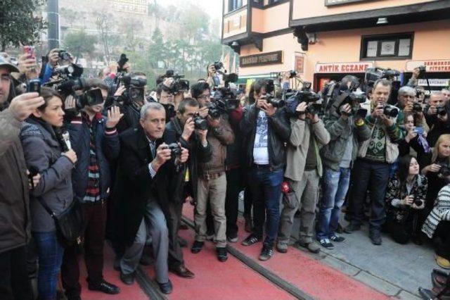 Bursa 'fotofest' Coşkulu  Yürüyüşle Başladi