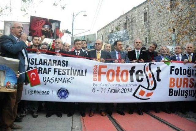 Bursa 'fotofest' Coşkulu  Yürüyüşle Başladi