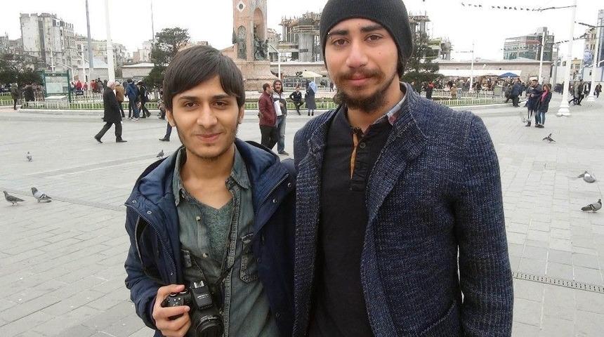 (&ouml;zel) Taksim Meydanı&rsquo;nda Psikoloji &Ouml;ğrencilerinden İlgin&ccedil; Sosyal Deney