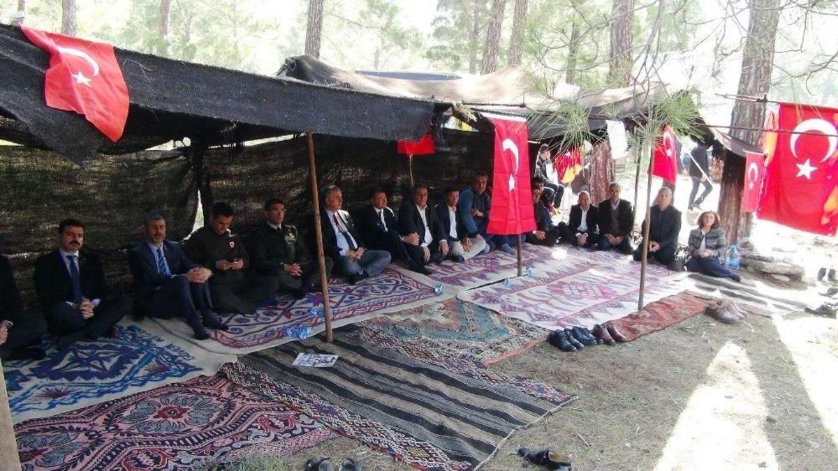 Sarıke&ccedil;ili Y&ouml;r&uuml;klerinden Mehmet&ccedil;iğe Dua