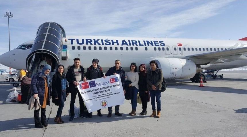 Malazgirtli &Ouml;ğrenciler Yurtdışına Gitti