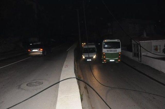 Kopan Yüksek Gerilim Hattı Yola Düştü