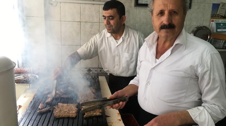 (&ouml;zel Haber) İzmir&rsquo;den Amerika&rsquo;ya Kargoyla Pişmiş K&ouml;fte G&ouml;nderiyor