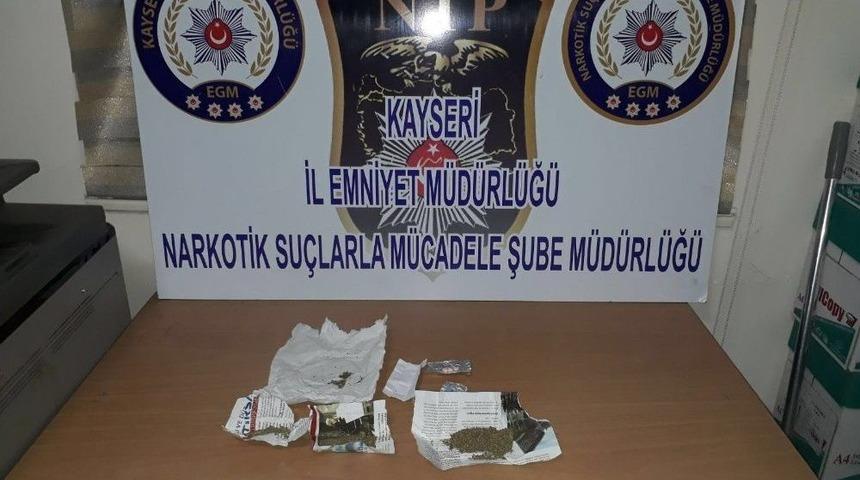 &Uuml;&ccedil; Ayrı Uyuşturucu Operasyonunda 6 Kişi Hakkında İşlem Yapıldı