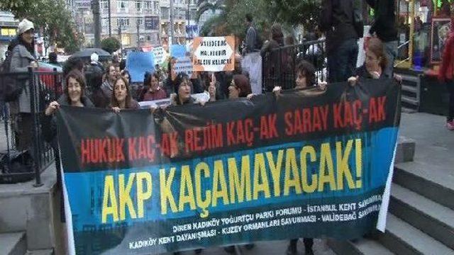 Kadiköy'de cumhurbaşkanliği Sarayi Protestosu