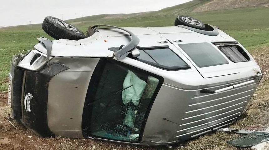 Kamyonet Takla Attı : 2 Yaralı