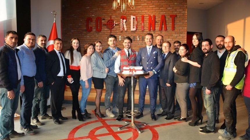 11. Yaşını &Ccedil;alışanlarıyla Kutladı