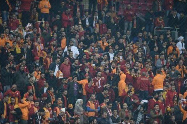Galatasaray - Akhisar Belediyespor Maçinin İlk Yari Fotoğraflari