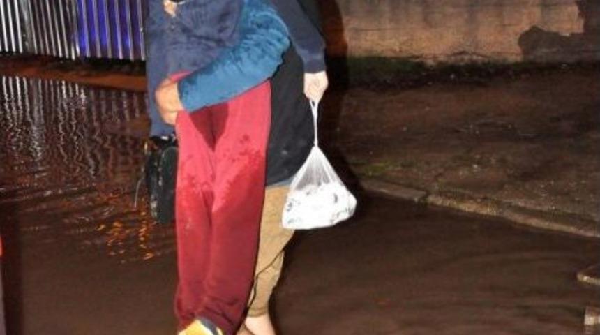 &Ccedil;anakkale'de Sağanak Yağmur