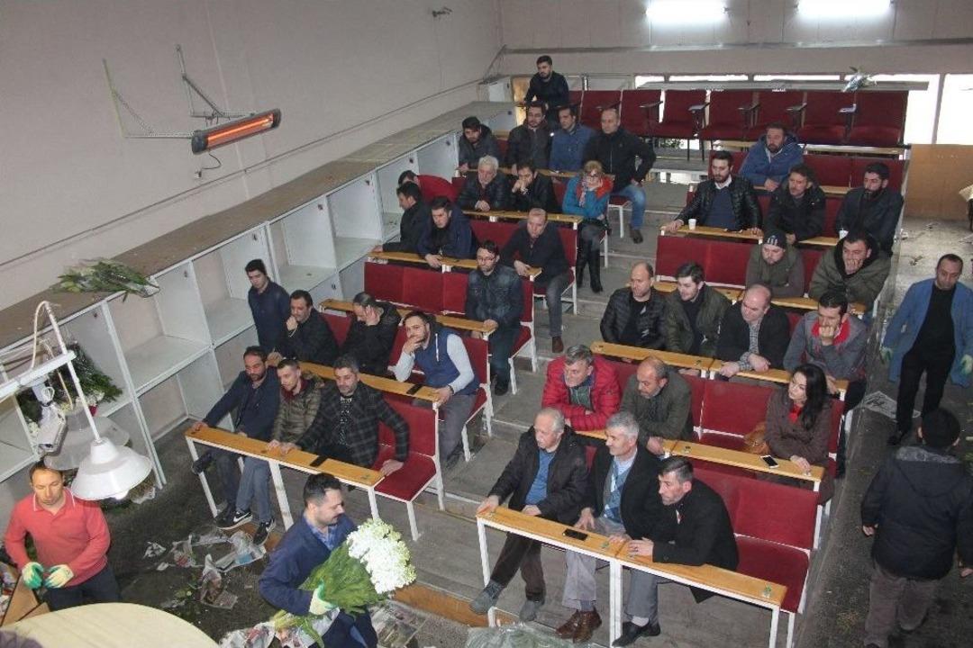 Sevgililer G&uuml;n&uuml; İ&ccedil;in 1 Milyon &Ccedil;i&ccedil;ek