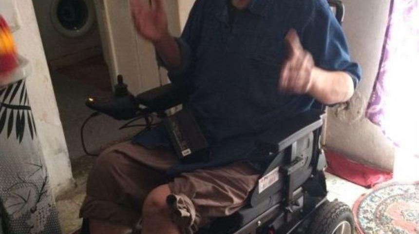 Cami Saldırısında Oğlunu Kaybeden Babaya Akülü Araç Hediye Edildi