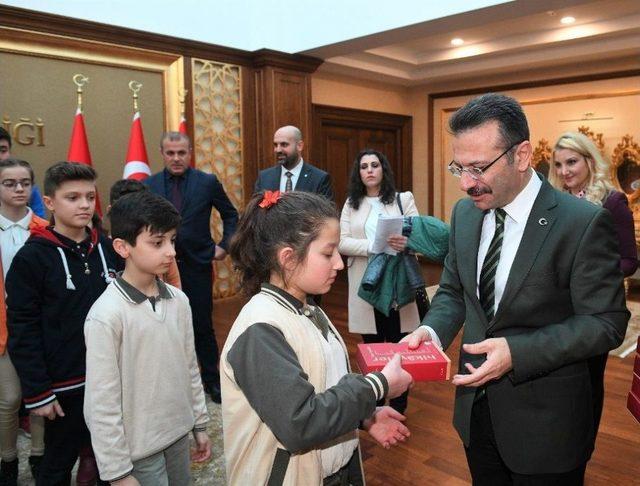İzmit Belediyesi Çocuk Meclisi’nden Vali Aksoy’a Ziyaret