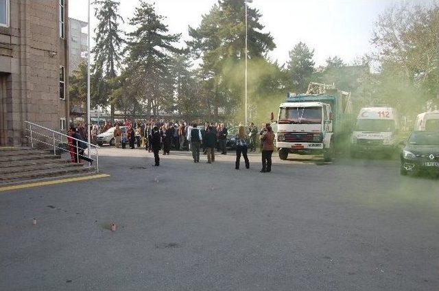 İl Sağlık Müdürlüğü’nde Gerçeğini Aratmayan Yangın Tatbikatı