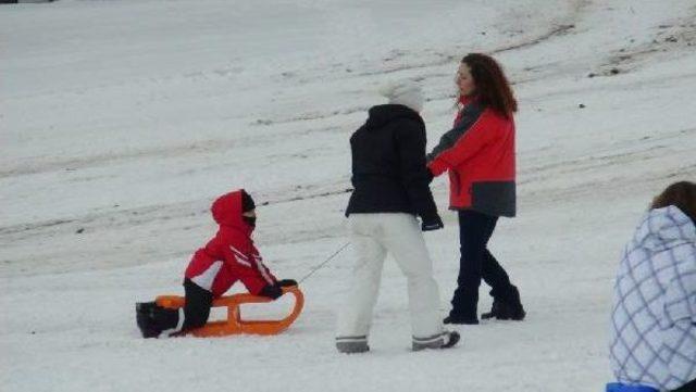 Sarikamiş'ta Kayak Sezonu Açildi