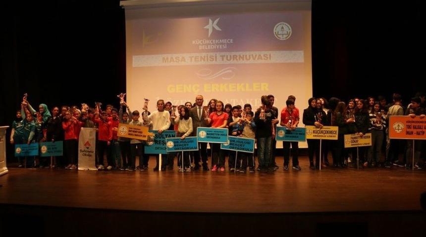 Okul Olimpiyatları Spor &Ouml;d&uuml;lleri Sahiplerini Buldu