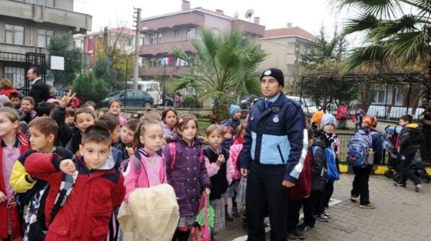 Hem &Ouml;ğrenciler Hem De Okul Zabıtaya Emanet