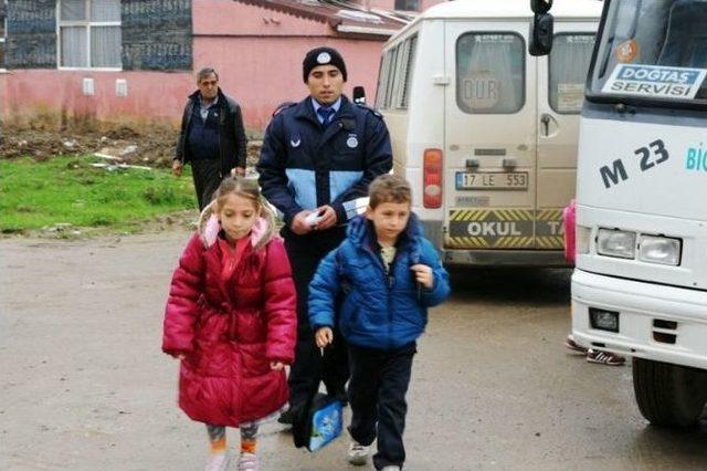 Hem &Ouml;ğrenciler Hem De Okul Zabıtaya Emanet 3