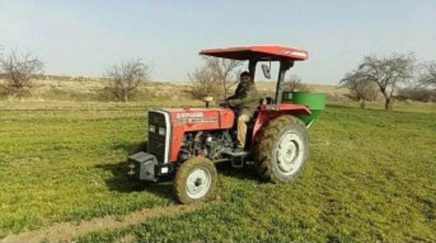 &Ccedil;ift&ccedil;iler Mahsullere &Ccedil;imen G&uuml;bre Atmaya Başladılar