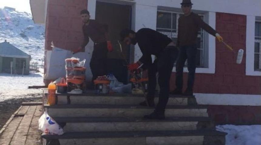 Akdilek Cumhuriyet İlkokulu Yenilendi