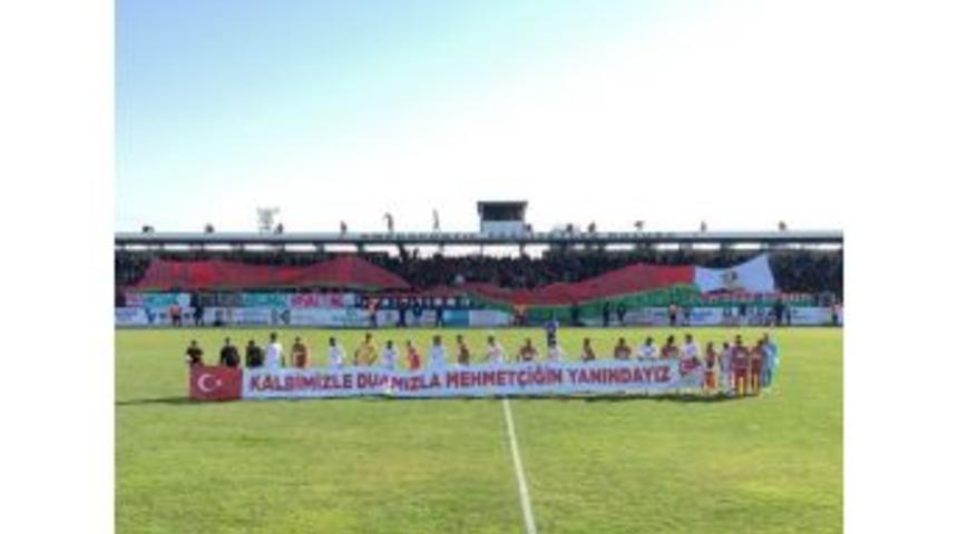 Futbolculardan Mehmet&ccedil;iğe Destek