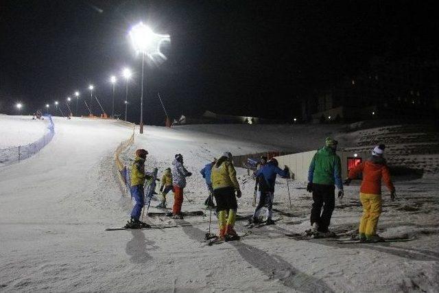 Palandöken’de Düşe Kalka Gece Kayağı