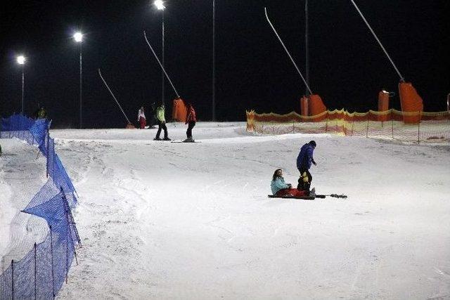 Palandöken’de Düşe Kalka Gece Kayağı