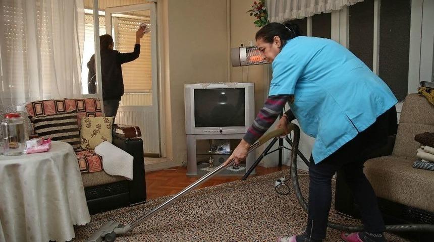 Buca&rsquo;da Evler De G&ouml;n&uuml;ller De Işıl Işıl