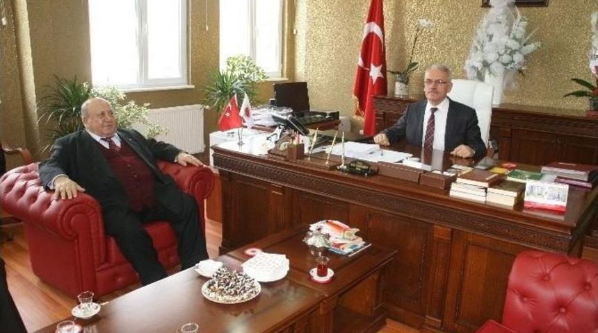 Yozgatlı Hayırsever İş Adamı Bilal Şahin&rsquo;den İlahiyat Fak&uuml;ltesi &Ouml;ğrencilerine Hediye