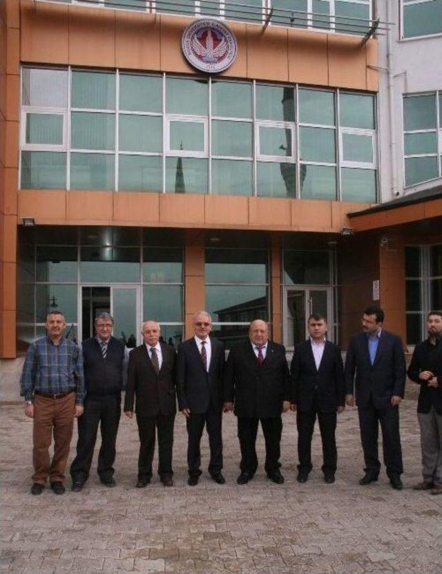 Yozgatlı Hayırsever İş Adamı Bilal Şahin&rsquo;den İlahiyat Fak&uuml;ltesi &Ouml;ğrencilerine Hediye 2