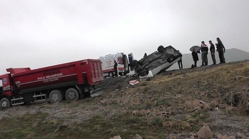 Kamyon İle Otomobil &Ccedil;arpıştı: 1 &Ouml;l&uuml;, 2 Yaralı