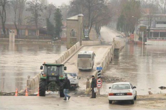 Edirne'de Nehirlerin Debisi Düştü, Köprüler Açildi