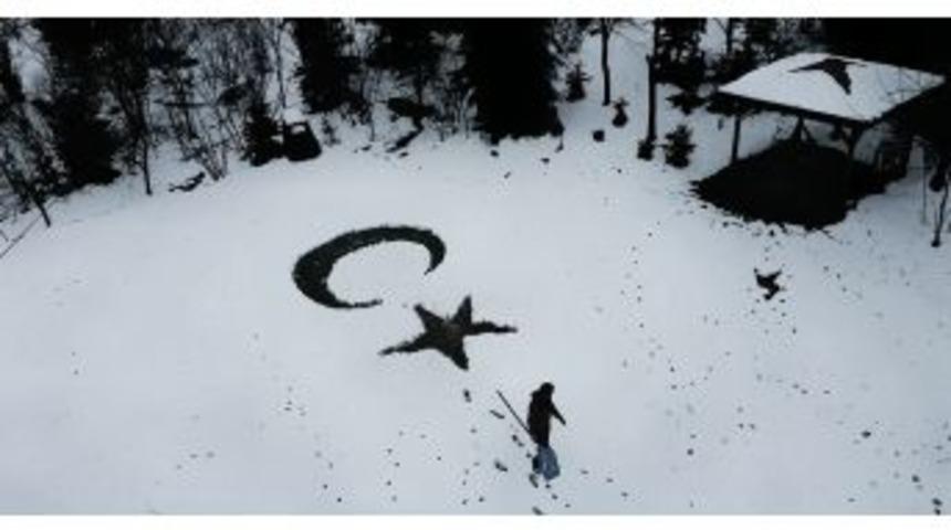 Kar &Uuml;zerinde Ay-yıldız Yapınca Sosyal Medya Yıkıldı