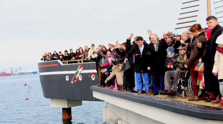 M&uuml;badelenin 95. Yılında Denize Karanfil Atıldı
